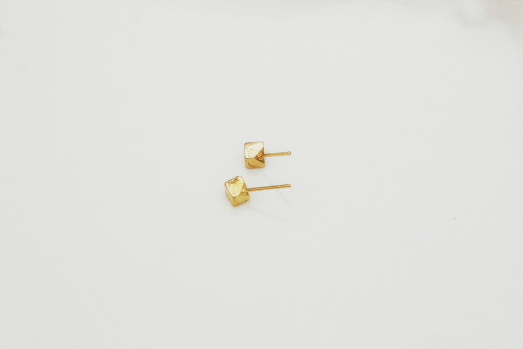 Minimal Cube Studs