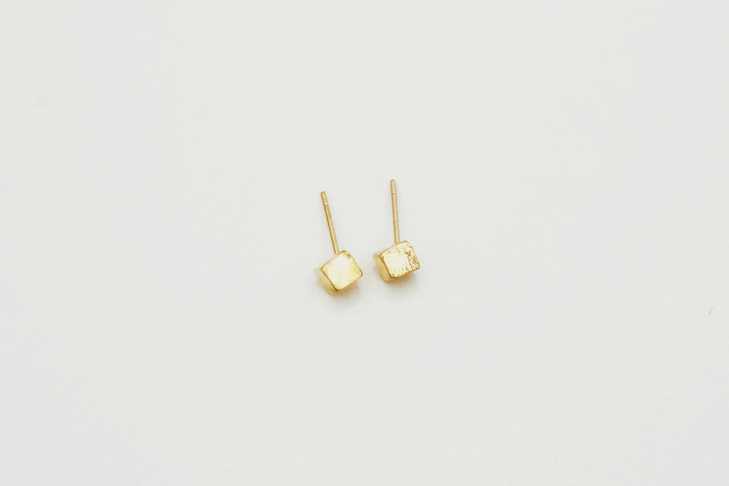 Minimal Cube Studs
