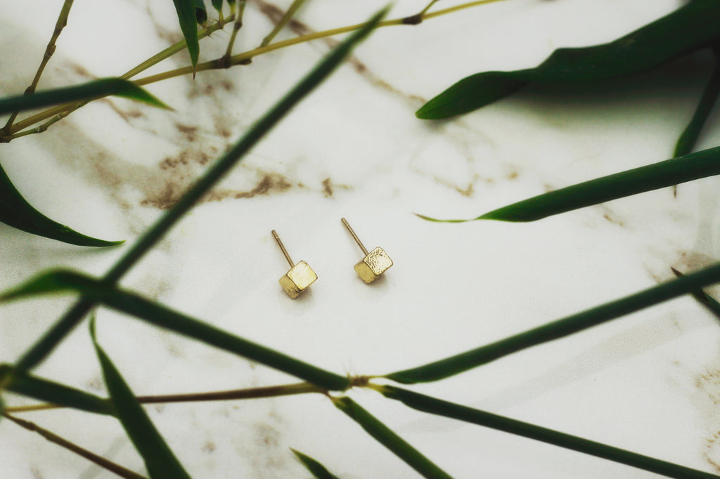 Minimal Cube Studs