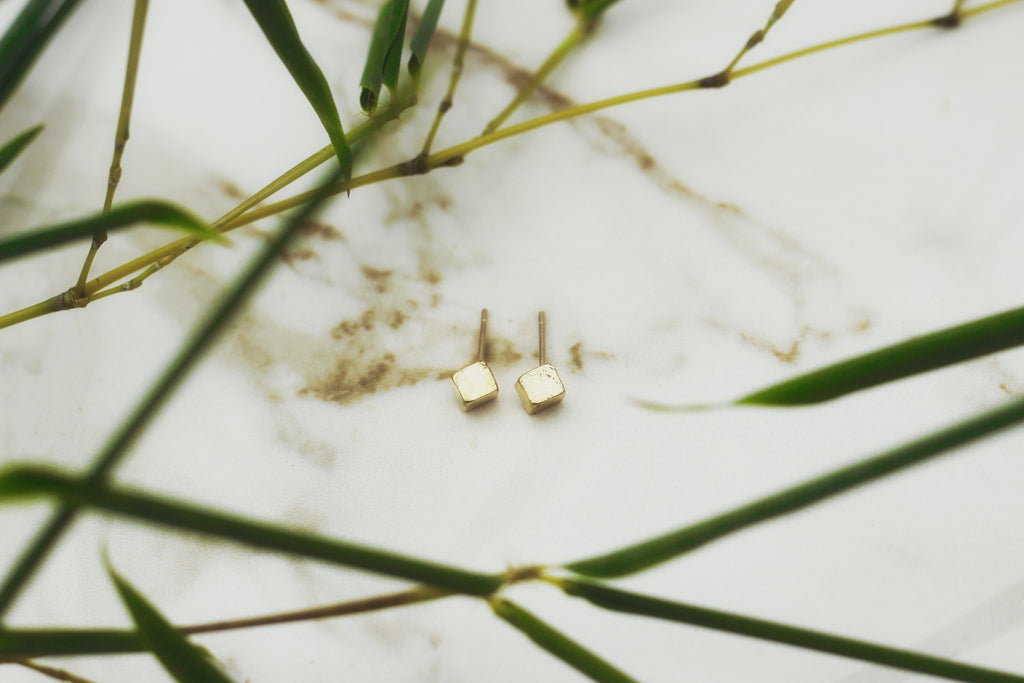 Minimal Cube Studs